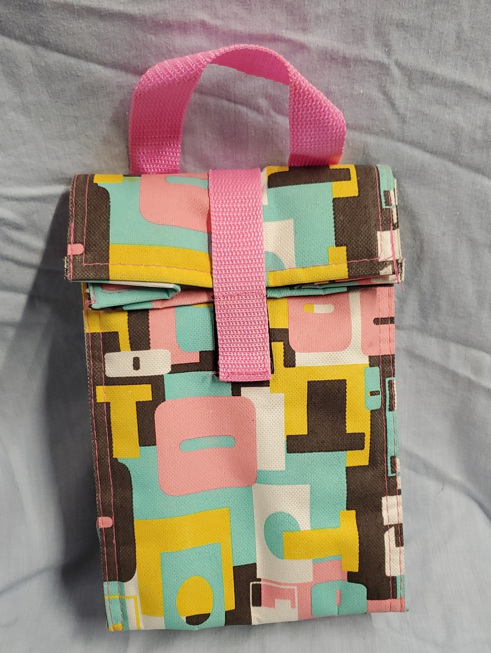 Colorblock Geometric Lunch Bag with Pink Handle